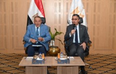 وزير التموين خلال اللقاء 