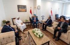 وزير البترول خلال اللقاء 