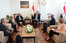 وزير البترول خلال اللقاء 