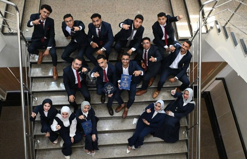 فريق العمل 