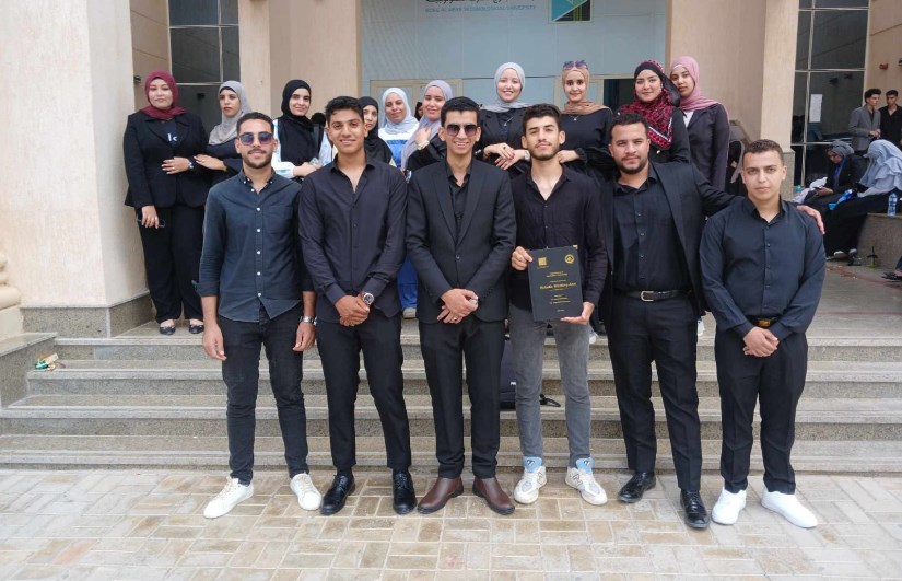 فريق العمل 