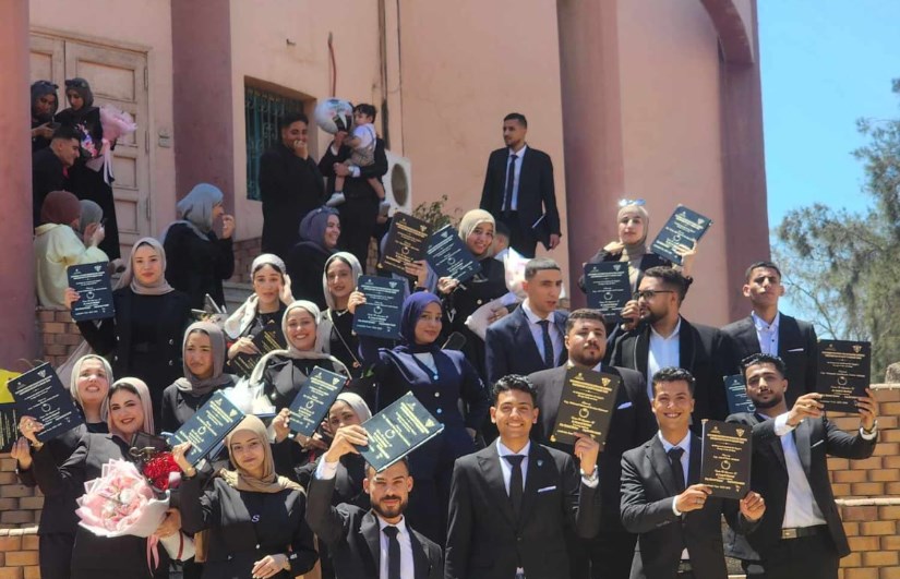 طلاب كلية التجارة بجامعة الدلتا بالمنصورة 