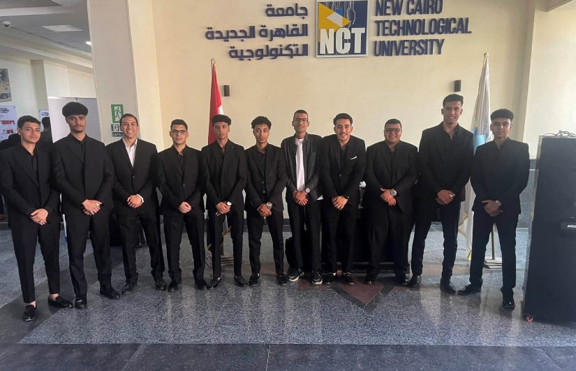 فريق من طلاب جامعة القاهرة الجديدة التكنولوجية 