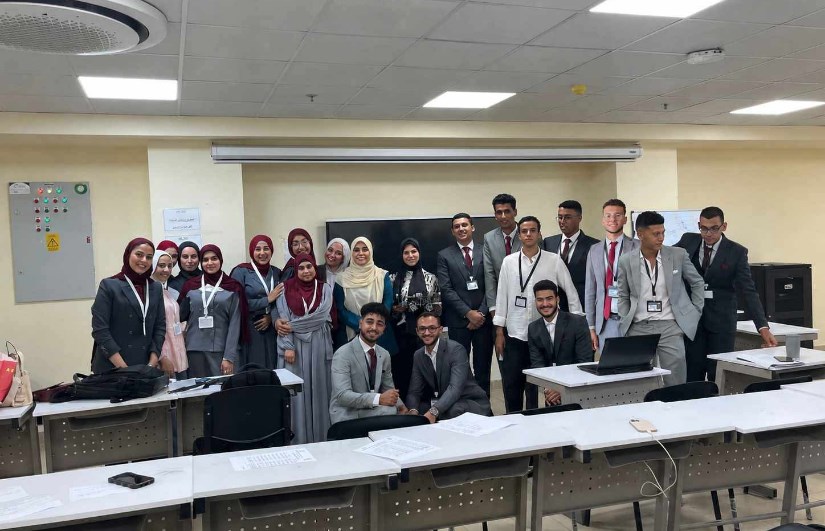 طلاب كلية تكنولوجيا الصناعة والطاقة بجامعة برج العرب التكنولوجية