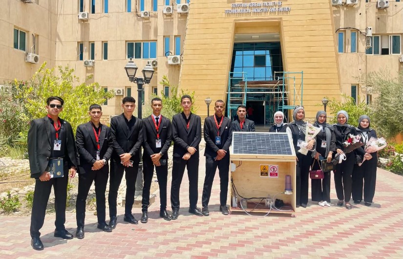 فريق من طلاب برنامج تكنولوجيا الطاقة المتجددة