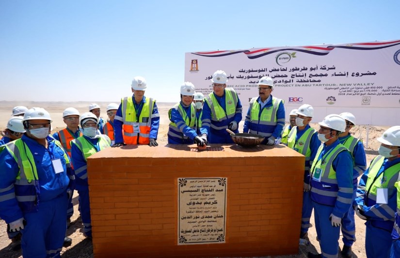 وزير البترول خلال اللقاء