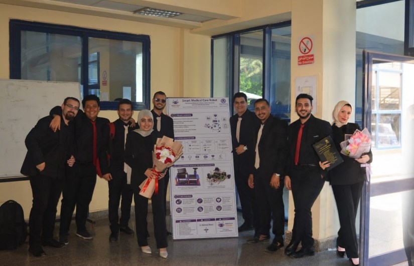 طلاب هندسة اتصالات بمعهد طيبة العالي  
