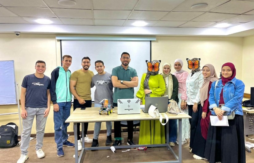 طلاب جامعة حلوان التكنولوجية الدولية  