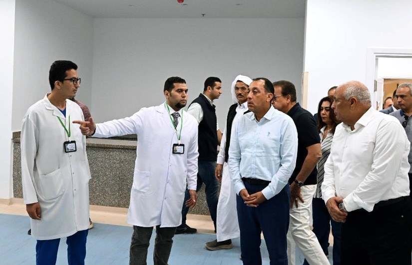 جولة رئيس الوزراء بمستشفى رأس الحكمة