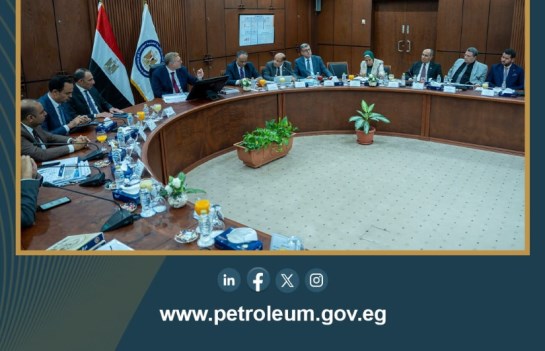 وزير البترول خلال اللقاء 