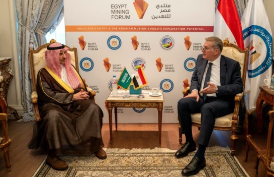 وزير البترول خلال اللقاء 