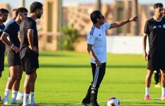 أحمد سامي يحاضر لاعبي المصري 