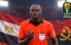 بيتر حكم مباراة مصر وأنجولا 