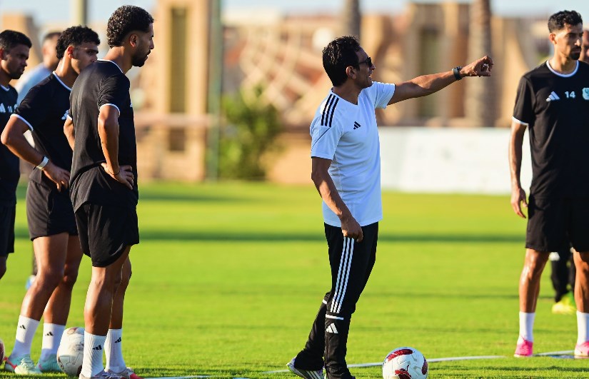 أحمد سامي يحاضر لاعبي المصري 
