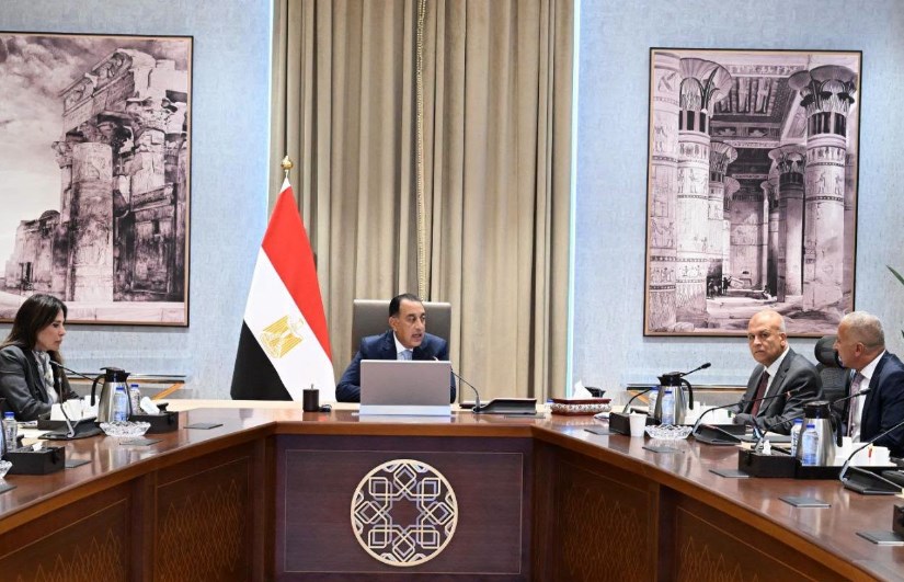 متابعة مشروعات تحلية مياه البحر