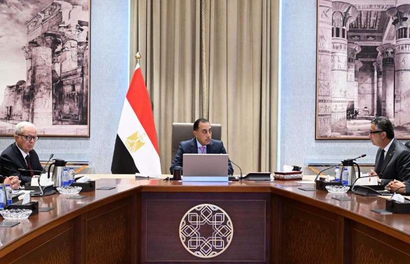 اجتماع متابعة توفير سلع مخفضة