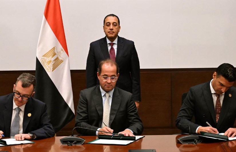 صورة من توقيع اتفاقية التسوية