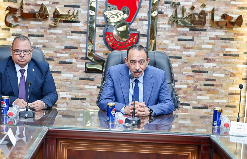 جانب من اجتماع المجلس لمناقشة احتياجات المواطن